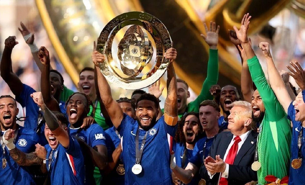 爱游戏登入-詹姆斯重返赛场，大比分获胜首场状态出色，切尔西观众沸腾！观众掌声雷动(詹姆斯生涯场均数据统计)