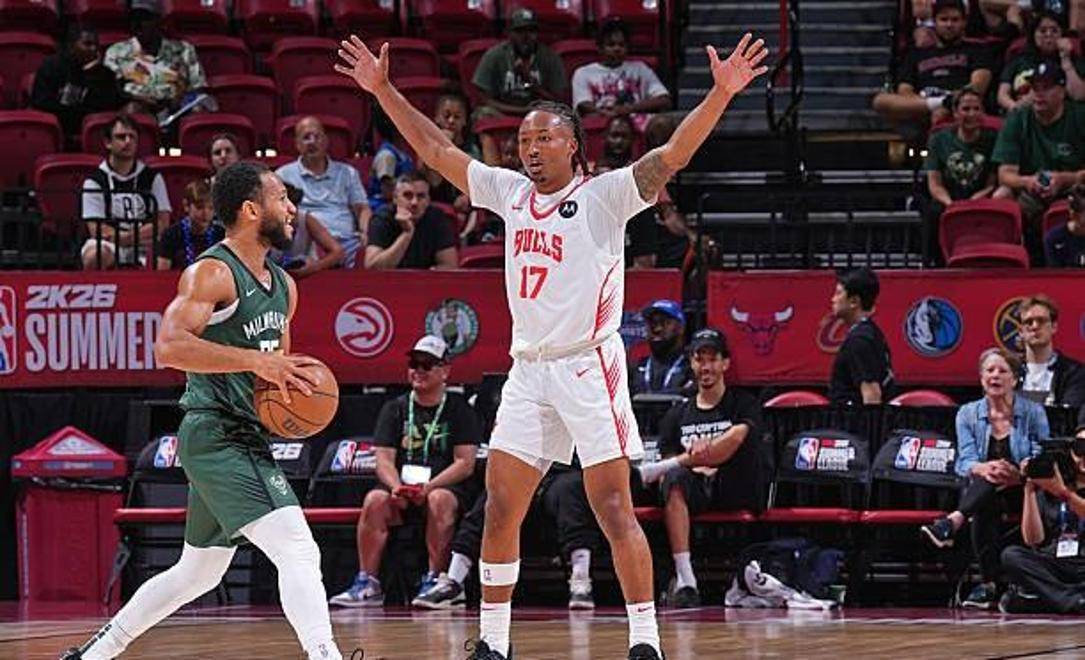 爱游戏网页-德罗巴新星重要助攻表现突出，公牛前途光明！比赛高潮迭起(德罗巴效力球队)