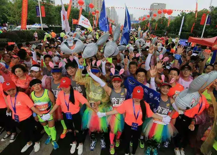 爱游戏登入-关于罗马训练开放日；清晨完成体检引欢呼；欧联在即；训练强度明显提升的信息